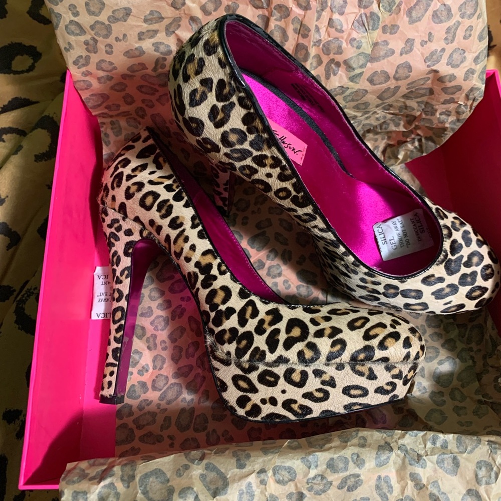 Size 10 Betsey Johnson Leopard pump heels